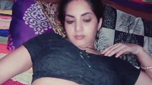 सौतेला भाई हिंदी होटल के कमरे में तंग चूत को चुनौती देता है।