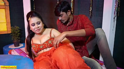 लड़की इस्पांजिब की पहली डेट से उसके प्राकृतिक स्तनों के ऊपर और नीचे जाने के साथ तीव्र गुदा संभोग होता है।