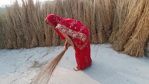 ललिता का भारत की एक गाँव की बेब के साथ पहला बाहरी मुठभेड़।