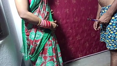 मेरी माँ ने मुझे चॉकलेट के साथ बहकाया जबकि मेरे माता-पिता बाहर थे।
