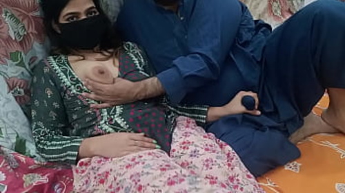 सौतेले भाई-बहन सौतेले कमरे में यौन गतिविधियों में लिप्त होते हैं