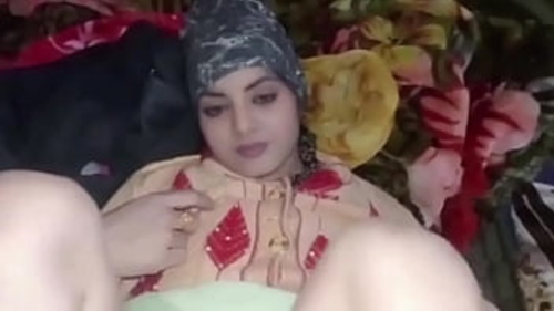 एक खूबसूरत पंजाबी भाभी इस वीडियो में ओरल और पेनिट्रेटिव सेक्स का आनंद लेती है।