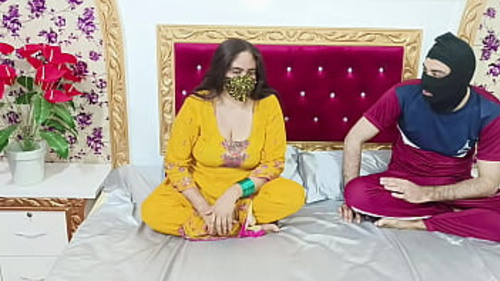 पाकिस्तानी कजिन भाई और बहन यौन गतिविधियों में लिप्त होते हैं।