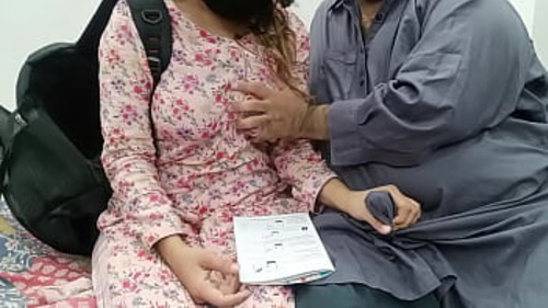 एक खूबसूरत भारतीय छात्रा को उसके ट्यूटर द्वारा यौन उत्पीड़न किया जाता है