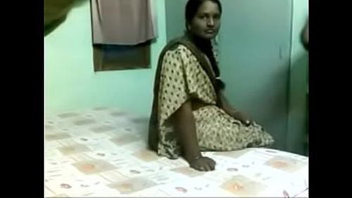 खूबसूरत भारतीय महिला एक बड़े आदमी के साथ गुप्त रूप से रिकॉर्ड किए गए वीडियो में सेक्स करती है